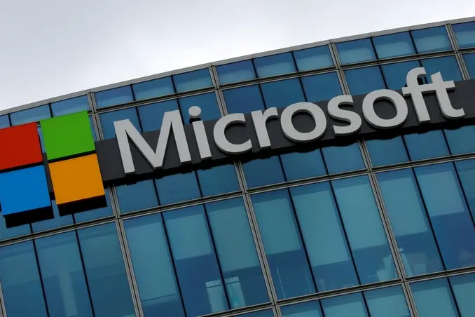 „Nesmí odporovat opravě ani vypnutí.“ Microsoft bude držet AI na uzdě