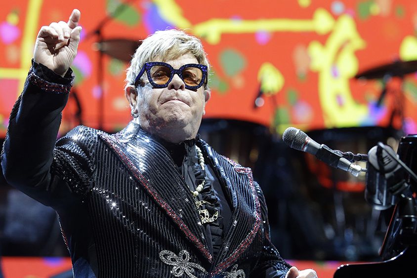 Když nebudu dělat hudbu, budu mrtvý. Elton John kvůli ztrátě zraku změnil způsob práce