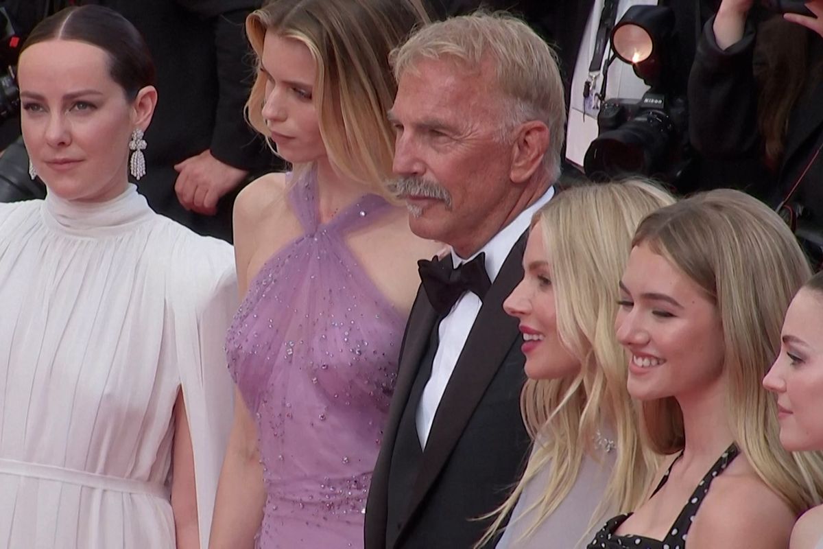 Cannes 2024: Kevin Costner jako kovboj na červeném koberci