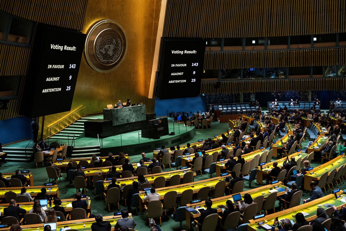Valné shromáždění posílilo pozici Palestiny. Zástupce Izraele skartoval Chartu OSN