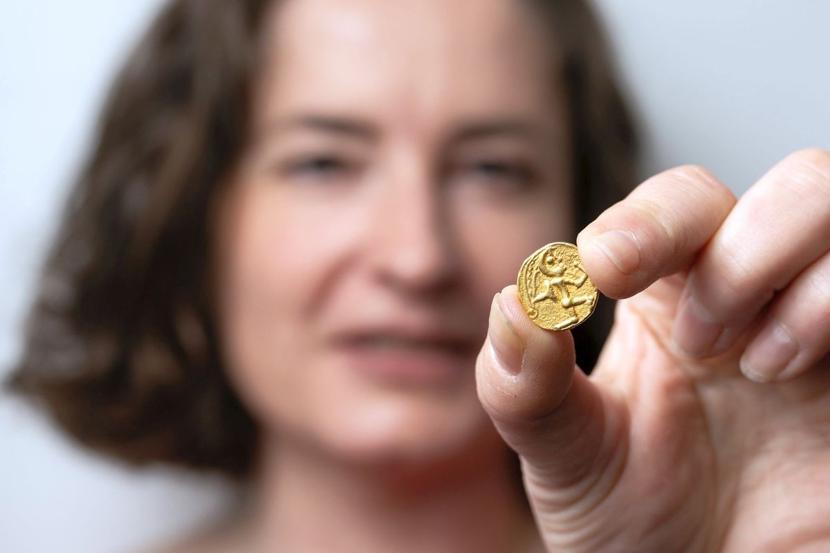 Muž s detektorem kovů našel na Rakovnicku zlatý poklad