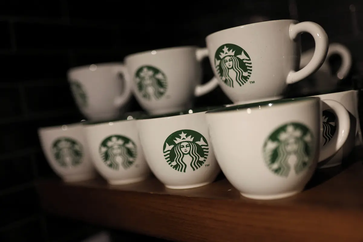 Starbucks zavře v Americe stovky kaváren