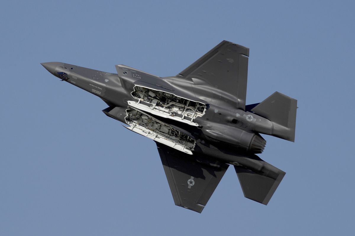 Turecko prodalo ruské S-400. Nákup amerických F-35 se přiblížil