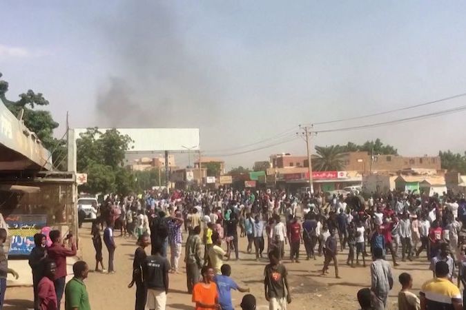 Útok na nemocnici v Súdánu zabil nejméně 64 lidí