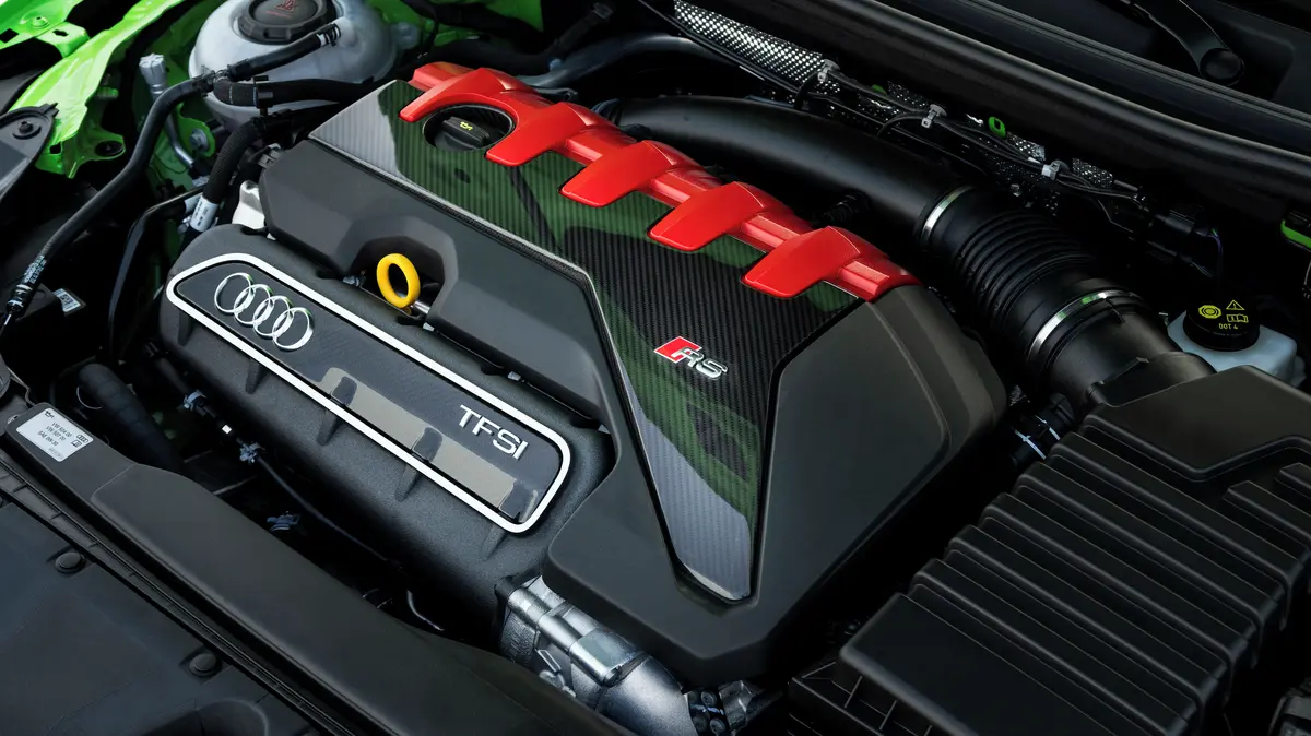 Audi hledá cesty, jak zachránit pětiválec. Hybrid není jedinou možností