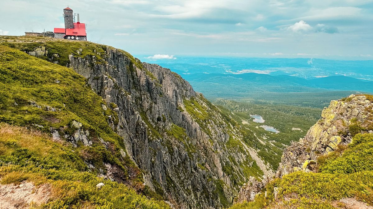 Nemusíte až do Alp. Horské stezky s krásnou scenérií najdete i v Česku