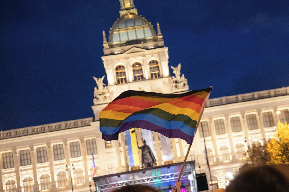 Začalo vysílat první české rádio pro LGBTQ+ komunitu, Radio Q