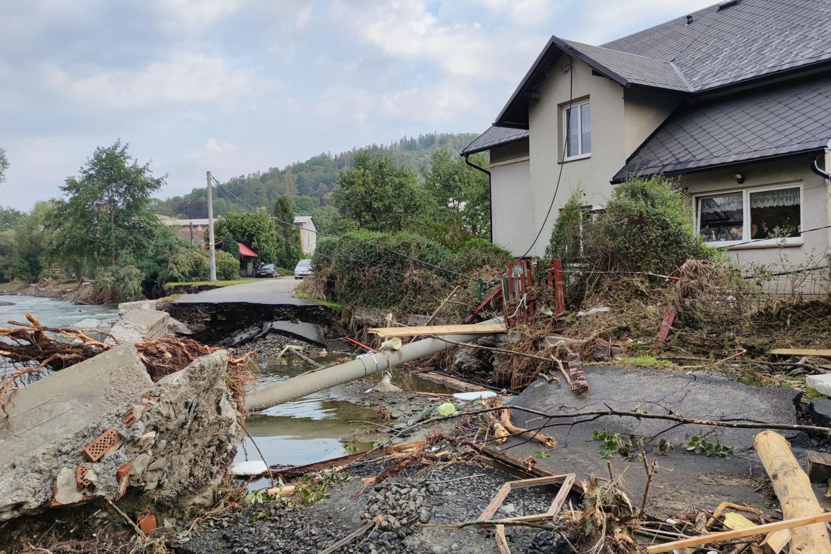 Buďte připravení na krizi. Ministerstvo rozesílá příručky, jak se chovat při katastrofě