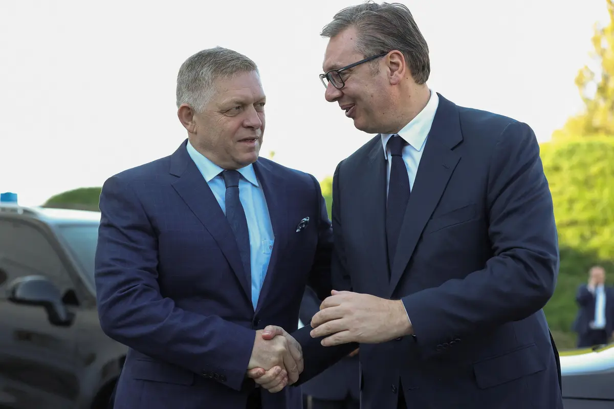 Fico předčasně opustil bruselský summit. Odletěl do Srbska podpořit Vučiče