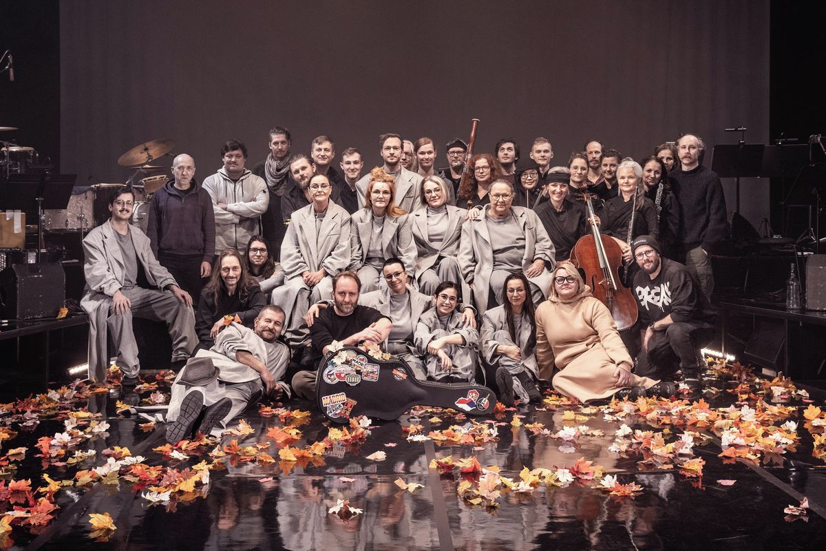 Colours hlásí novinky: Divadlo o Zuzaně Navarové či národních zlozvycích i nová hudební scéna