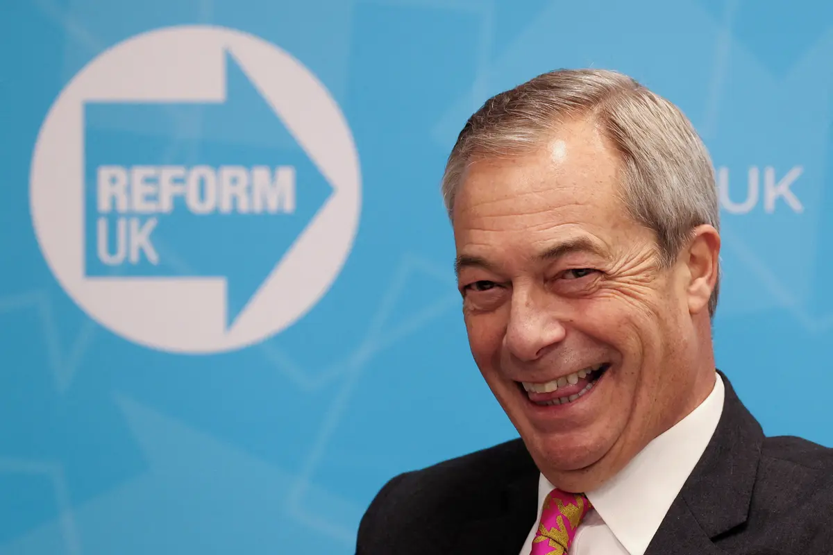 Až 80 procent darů pro Farageovu stranu Reform UK přišlo loni od dárců ze zahraničí