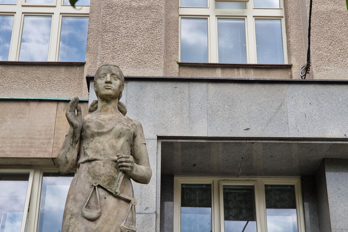 Matka nabídla své děti predátorovi. Poškozená dívka si kvůli tomu klade za vinu rozpad rodiny