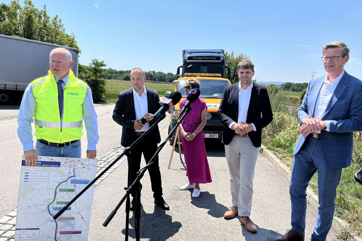 Škrtli jste peníze na boj proti suchu, viní opozice vládu. Kabinet kritiku odmítá