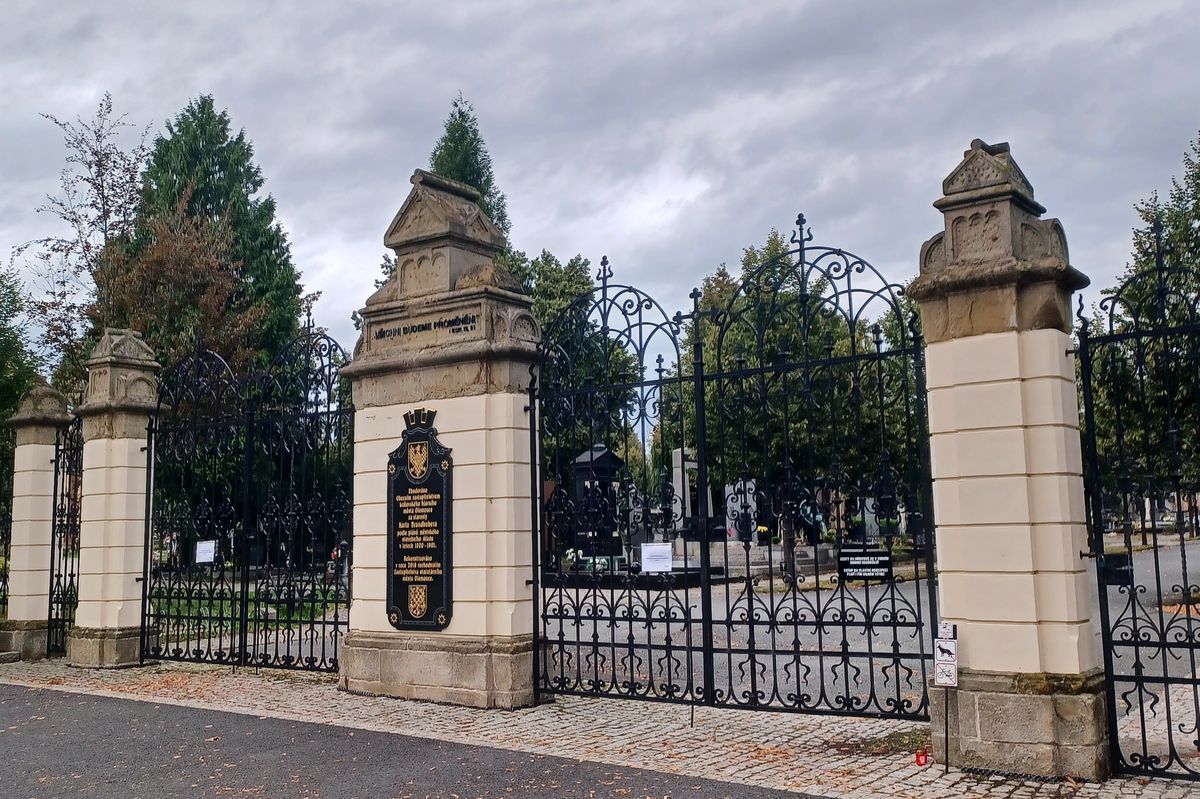 Ombudsman: Spory příbuzných o popel může někdy vyřešit jeho rozdělení