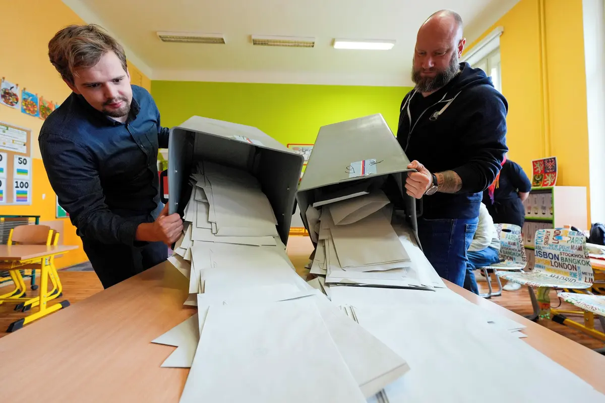 Volby mění starosty, úředníky ale jen tak propustit nelze
