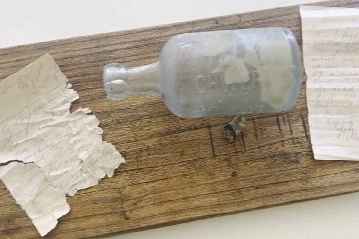 Cestou na bojiště první světové války hodili do vln veselé vzkazy v lahvi, moře je vydalo po 109 letech