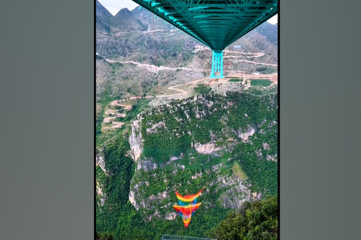 Jako bungee jumping, ale bez lana. V Číně testují novou atrakci