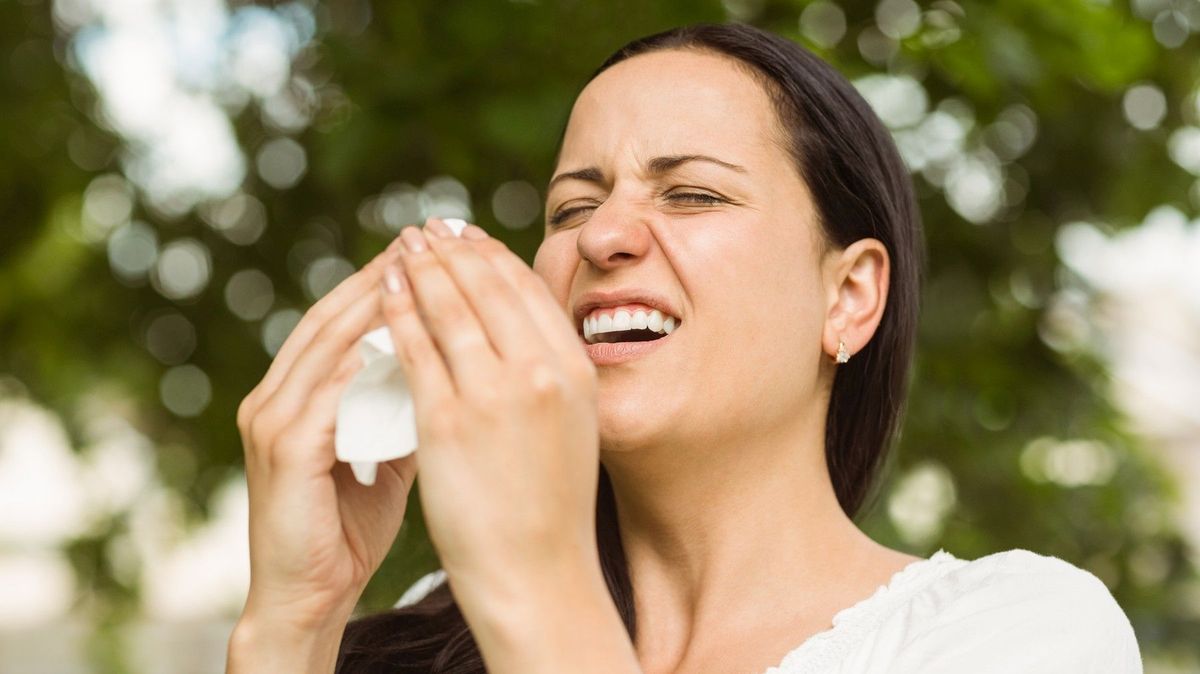 Tělo v režimu autopilota: Kýchání na slunci a další záhadné reakce, které neřídíme