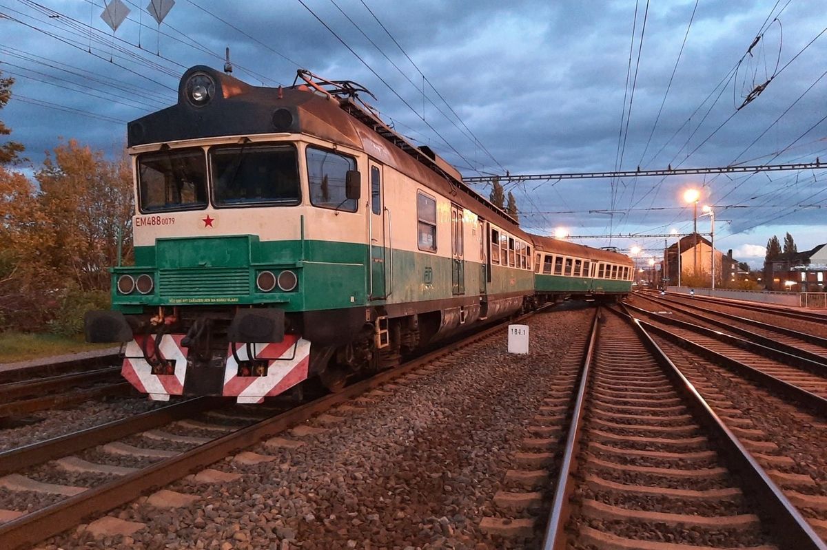 V Přerově vykolejil historický vlak