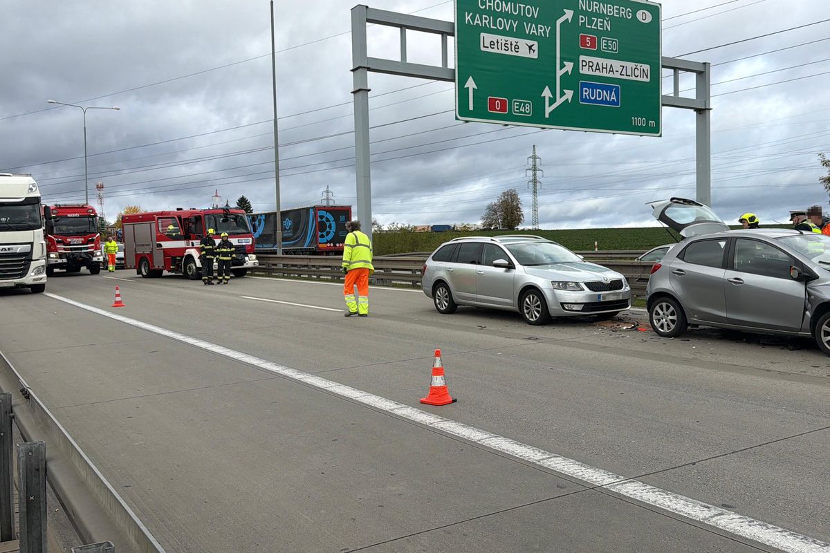 Hromadná nehoda zkomplikovala provoz na Pražském okruhu