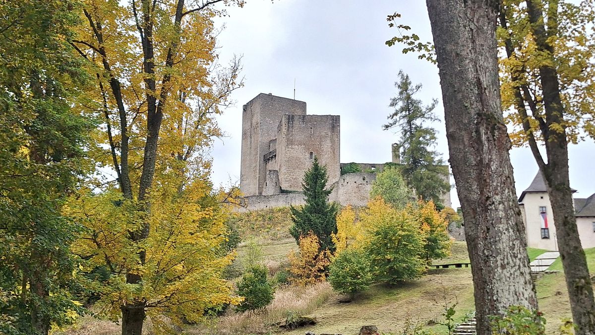 Landštejn patří k nejvýznamnějším románským stavbám střední Evropy. Ukrývají ho lesy České Kanady