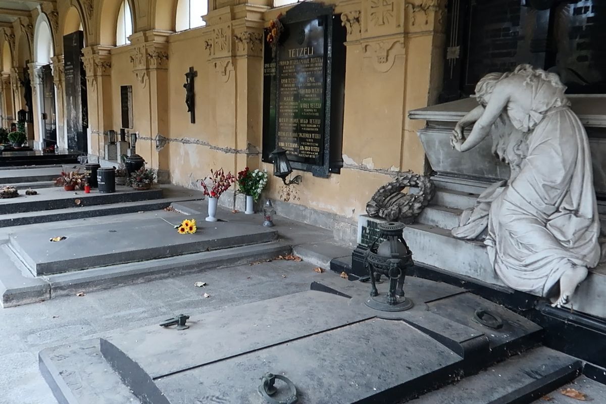 Restaurátory čeká fuška na plzeňském hřbitově, pustí se do opravy historických arkád