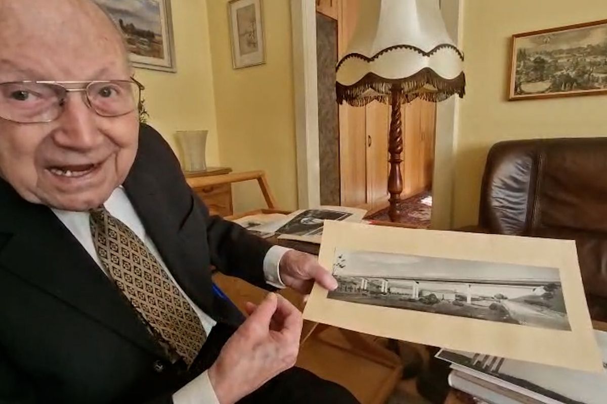 Otec Nuselského mostu Jan Vítek oslavil 100. narozeniny a získal medaili od prezidenta