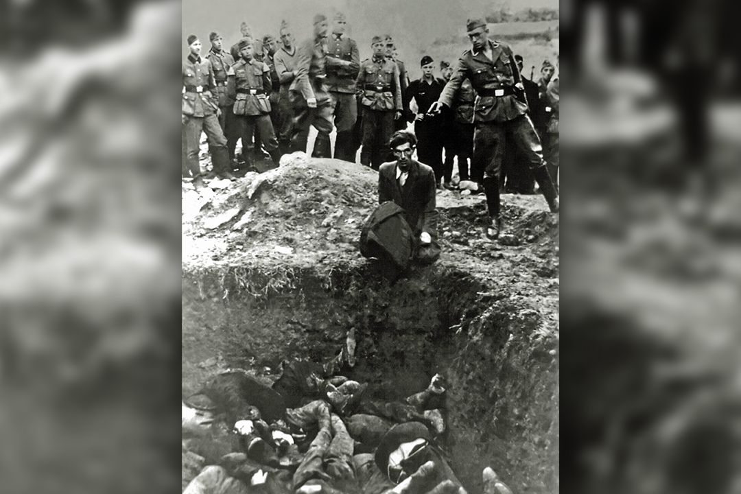 Umělá inteligence pomohla odhalit vraha z ikonické fotografie holokaustu