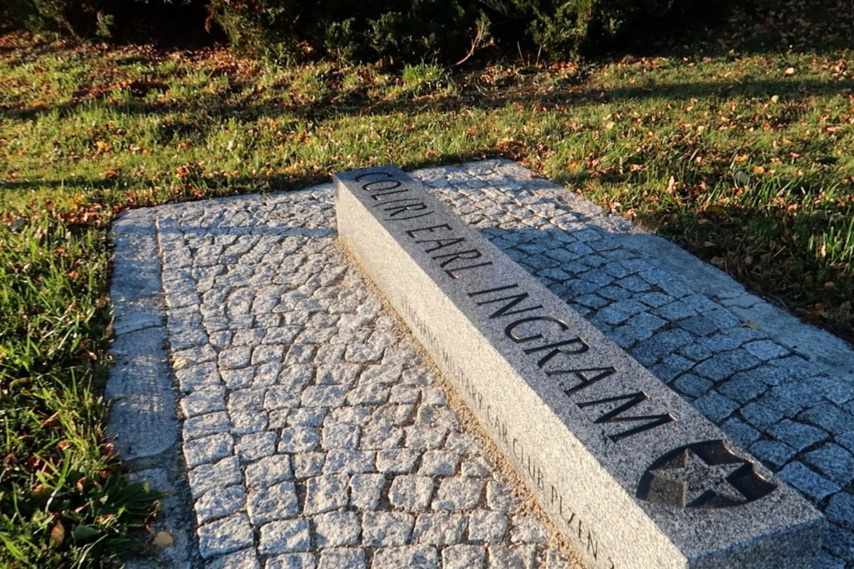 První americký válečný veterán má v Čechách svůj pomník. Na demarkační čáře u Rokycan