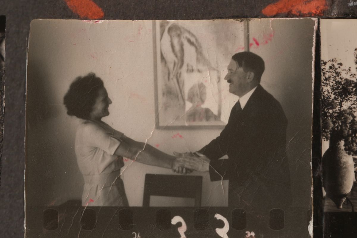 „Udělají ze mě neonacistku!“ Do kin míří filmy o Hitlerově dokumentaristce i Mengelem na útěku