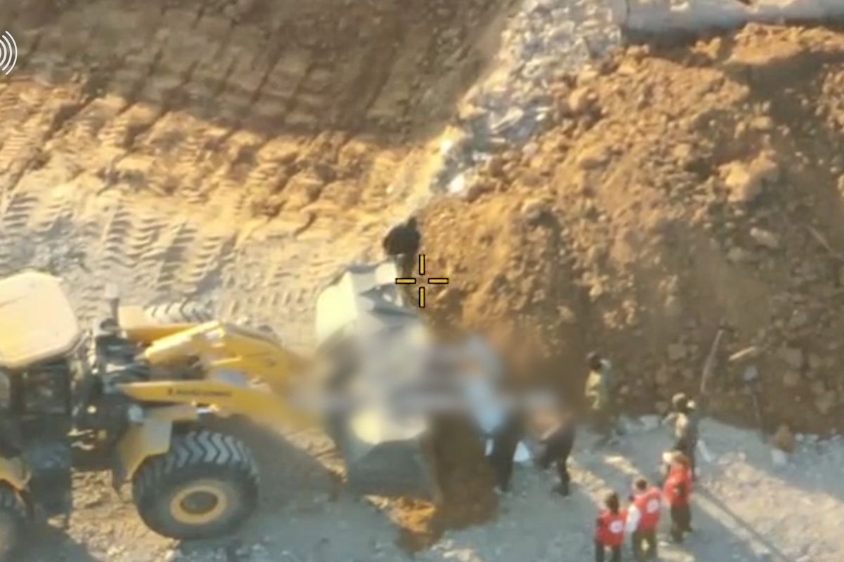 Hamás zahrabal ostatky rukojmího, aby pak předstíral jeho nalezení. Vše natočil izraelský dron