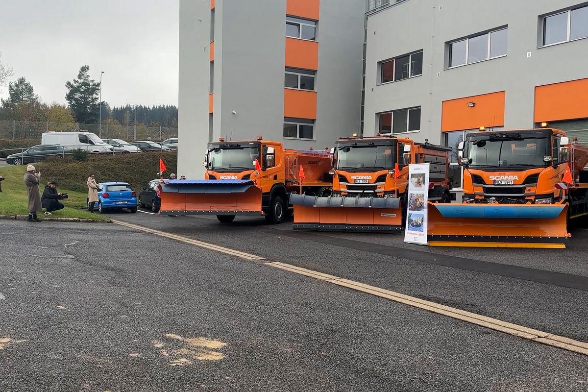 Silničáři na Liberecku ušetřili miliony. Na silnice sypou to, co na jaře vymetli