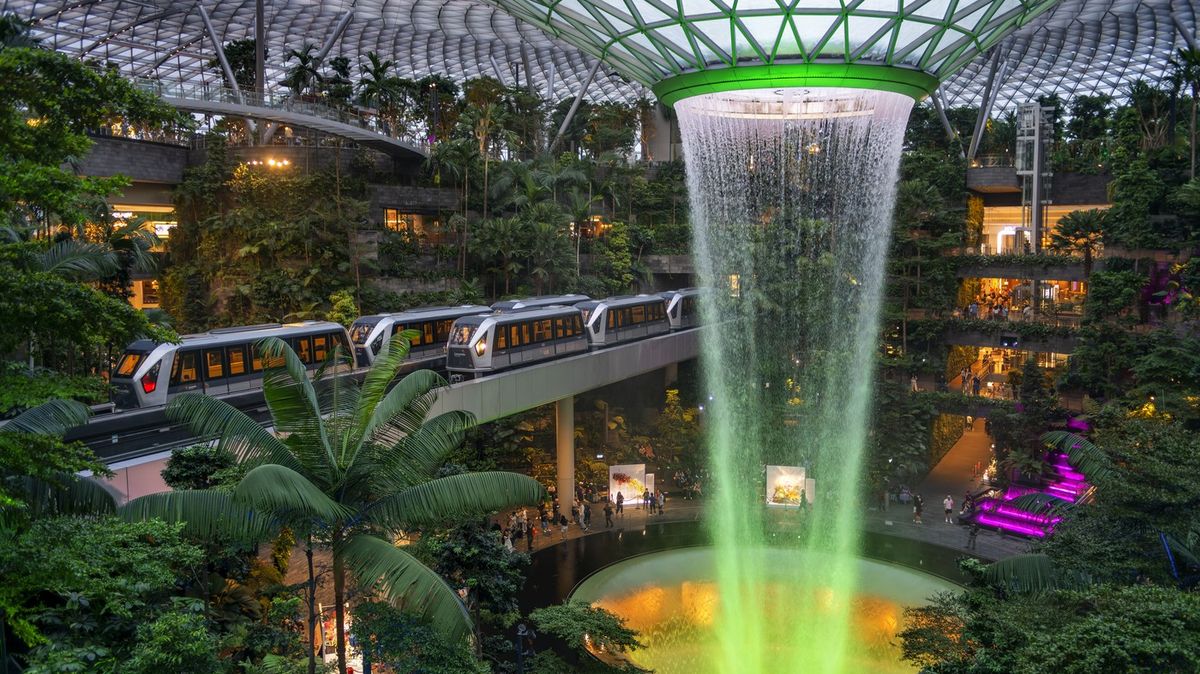 Singapur zavede pro cestující daň na ekologičtější letecké palivo