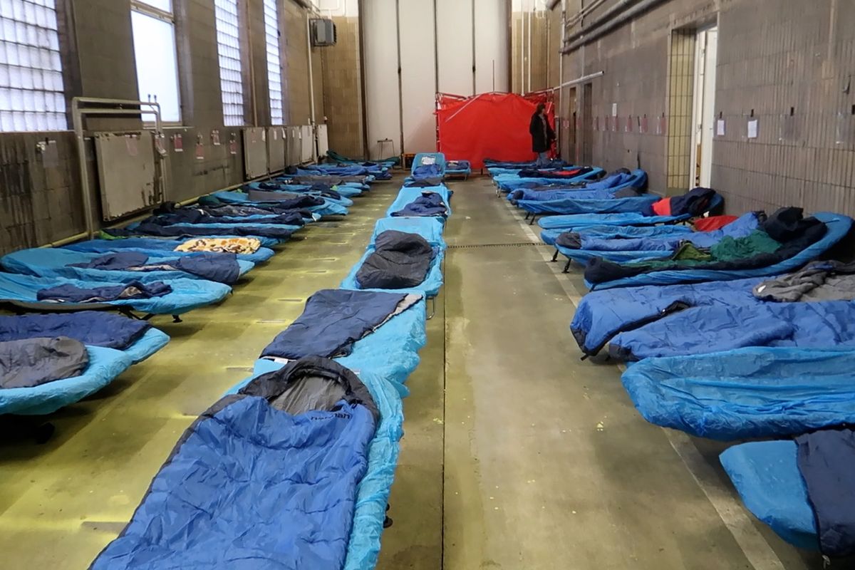 Chrápání nevadí, hlavně když je teplo. Plzeň kvůli mrazům otevřela nouzovou noclehárnu