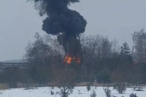 Dálnici D10 zablokoval hořící kamion