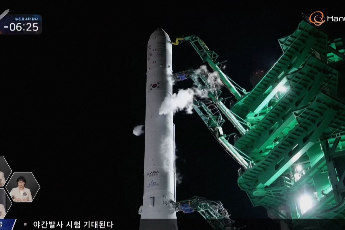 Jihokorejská raketa dopravila na orbitu 13 družic