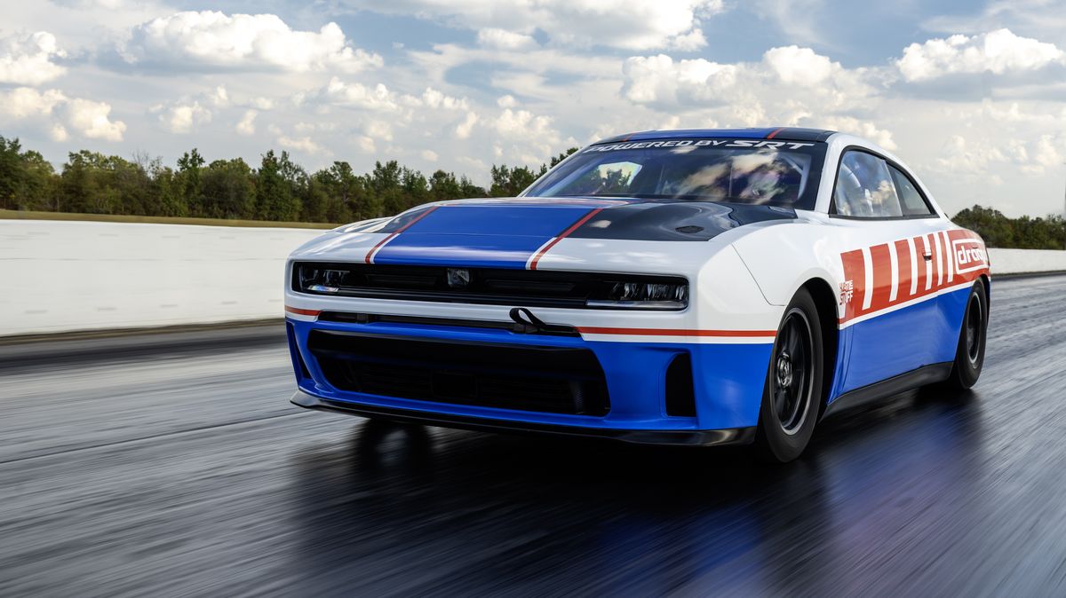 Nový Dodge Charger nakonec dostal osmiválec, který se prý neměl vejít