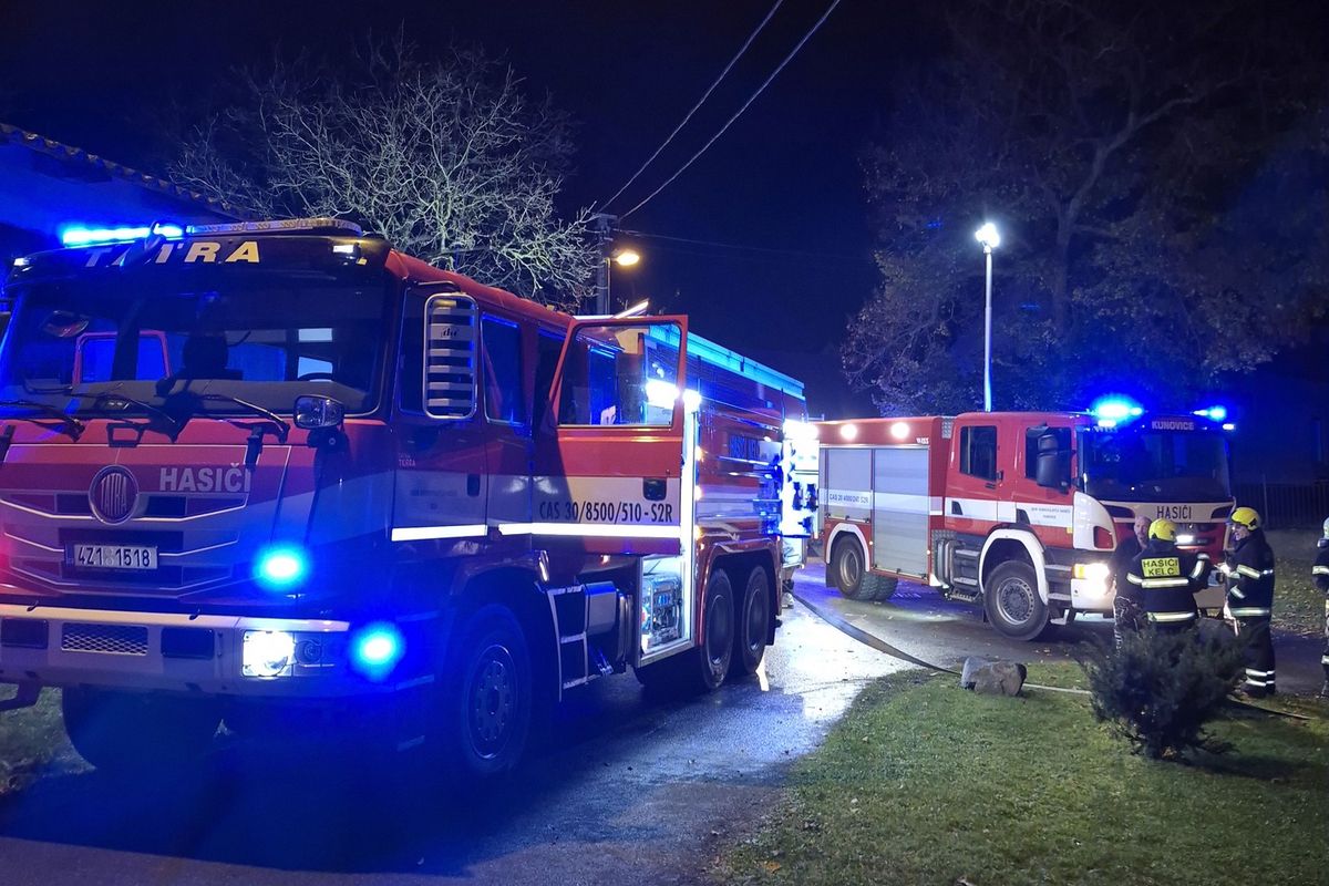 Ve Zlíně hoří střední pedagogická škola
