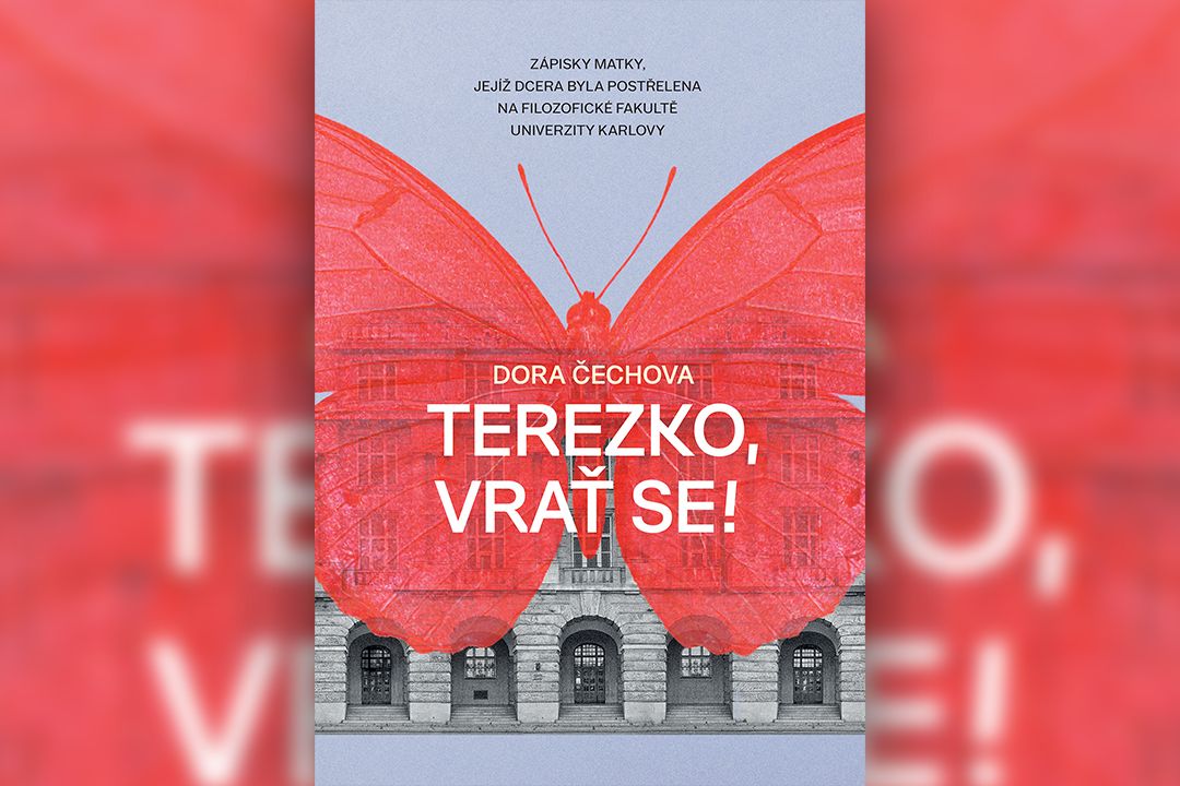 RECENZE: Bolestné a potřebné. Matka přeživší střelby na filozofické fakultě vzpomíná