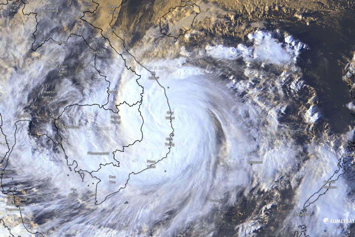 Tajfun Kalmaegi dorazil k Vietnamu s rekordní silou