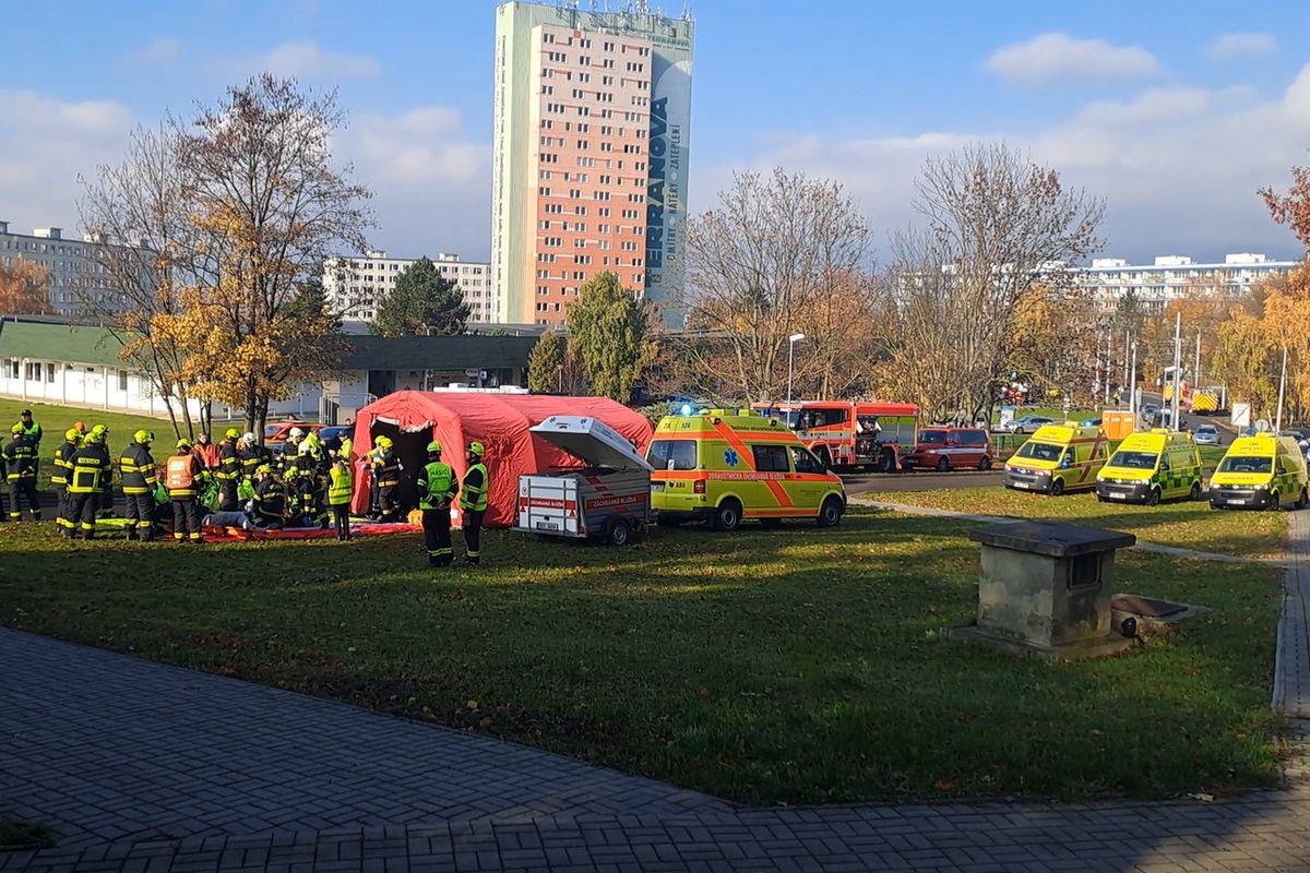 Policie v Teplicích cvičila zásah proti střelci ve škole. Tentokrát ve správné budově