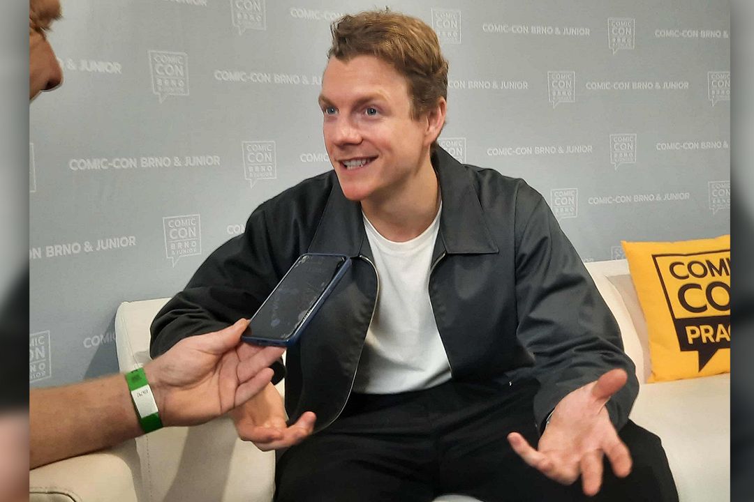 Dexter si pohrává s naší morálkou, proto ho milujeme, řekl Novinkám jeho představitel Patrick Gibson