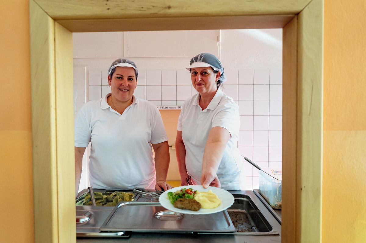 Zdravé stravování ve školních jídelnách se zřejmě odloží