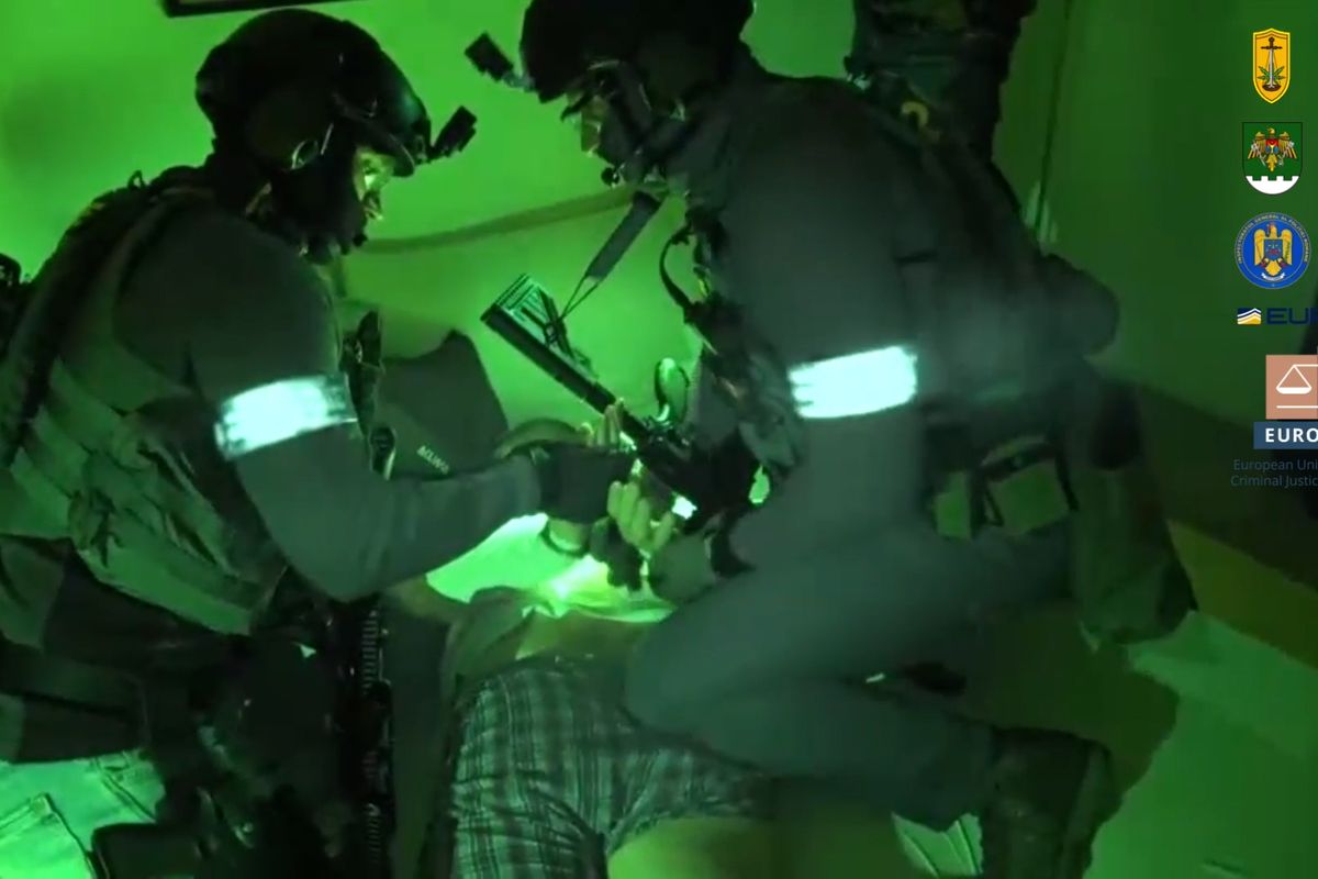 Dva vězni z Valdic po propuštění rozjeli drogový byznys napříč Evropou. Drogy pašovali v lahvích s pitím