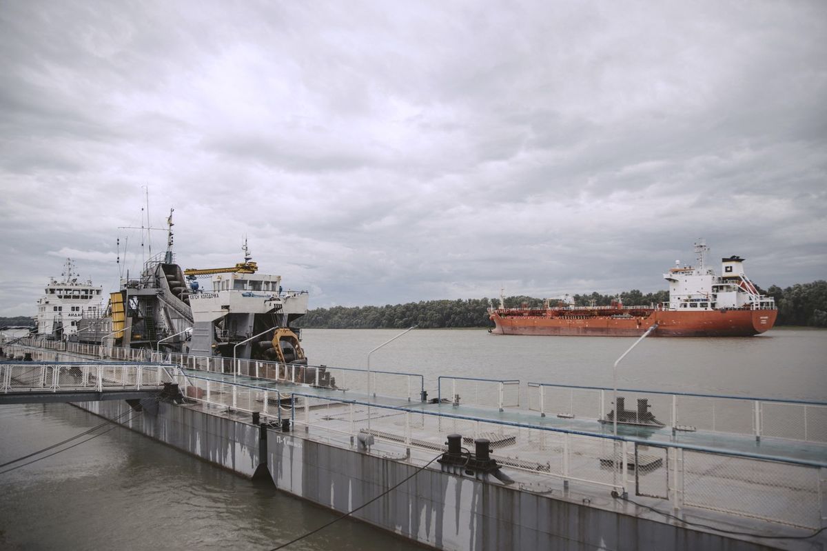 Ruský dron zasáhl na Ukrajině tanker s plynem, Rumuni evakuují vesnici