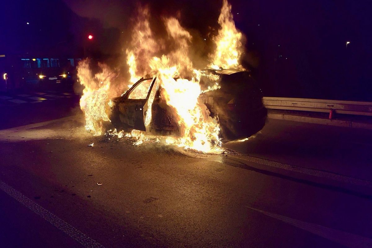 Muž nechal zapálit auto svému známému z Plzeňska. Chtěl se mu pomstít