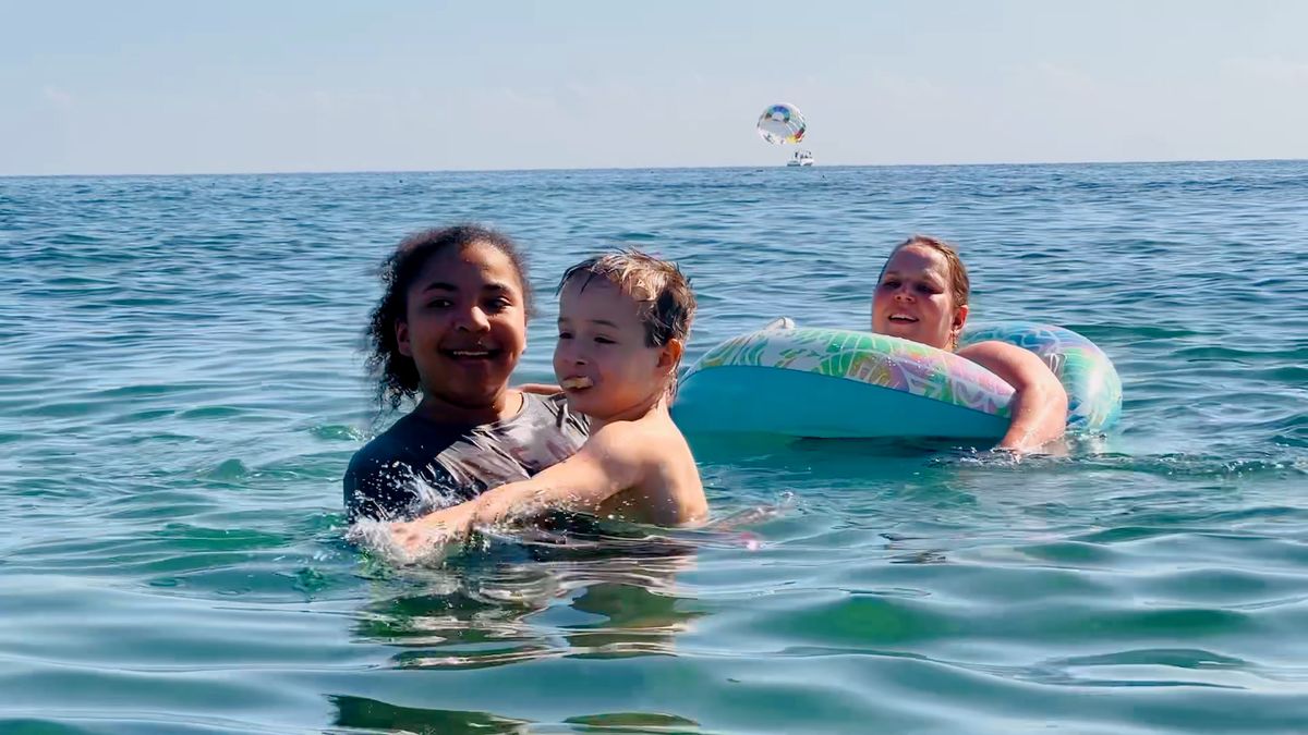 Syn onemocněl leukémií, sama přišla o nohy a dcera musela do dětského domova. Nyní se na rodinu usmálo štěstí