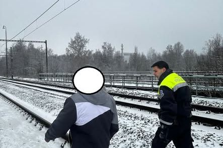 Hledám osvícení, řekl strážníkům na Ústecku muž v kolejišti