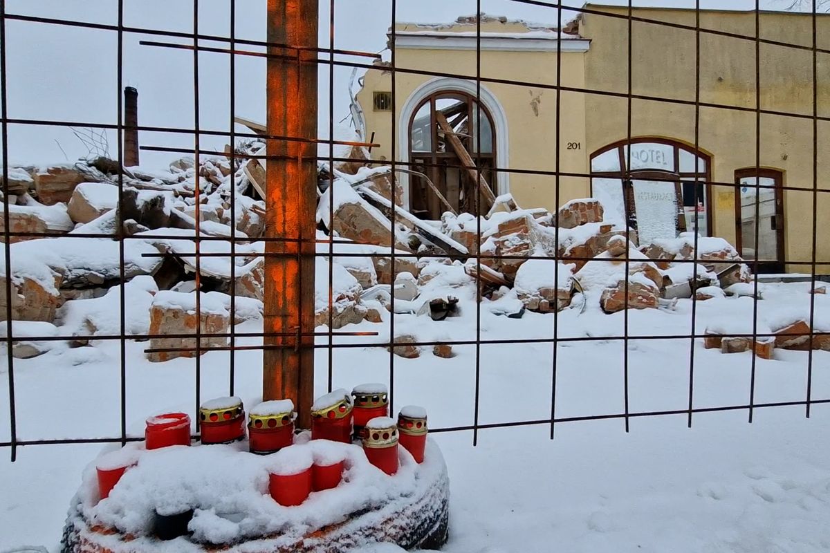 Kdysi vyhlášený novoměstský hotel jde k zemi, pozemek využije Lidl