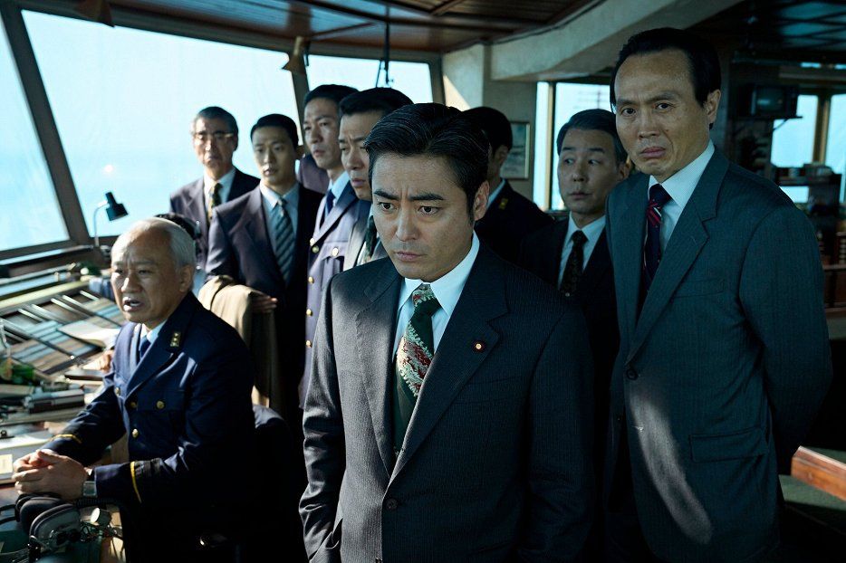 RECENZE: Dobrá zpráva s jízlivou ironií nahlíží na pozadí reálné záchranné operace